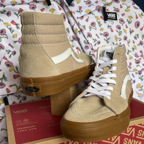 Vans WMNS Sk8-Hi
Humus/Gum
VN0A38GEVS8
Sneakers - Picture 9 of 16